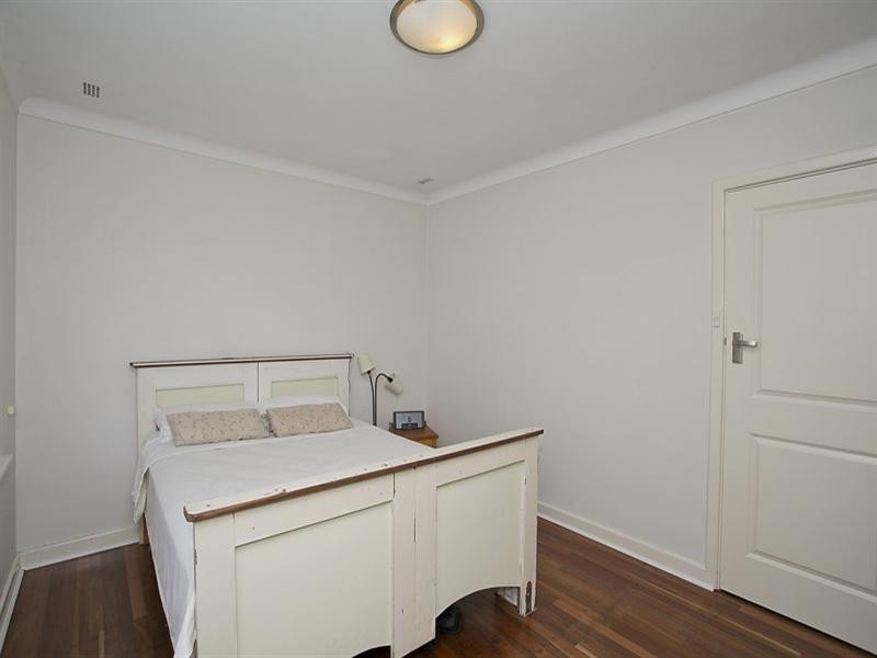 16 Hanlon Street, Hamilton Hill WA 6163