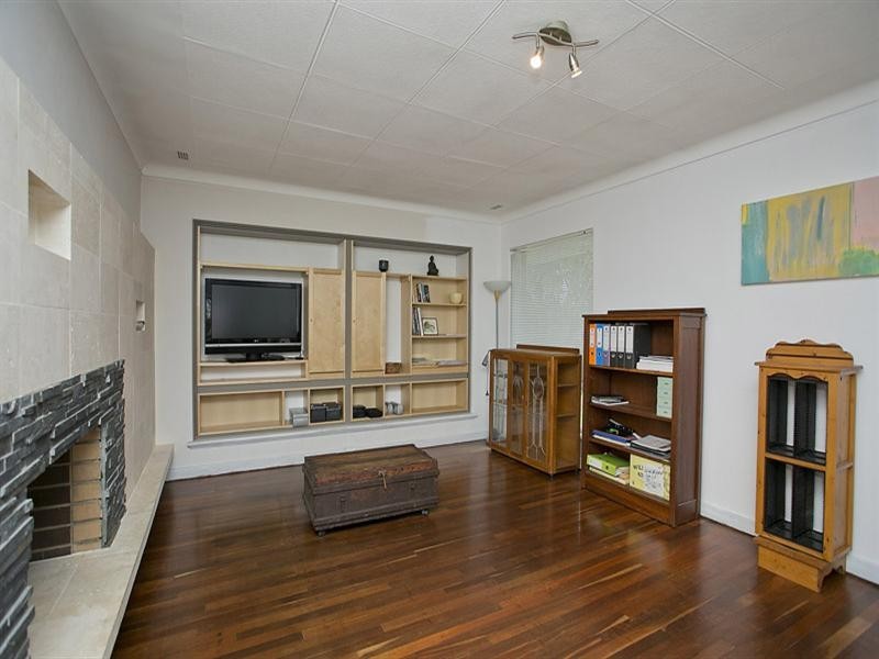 16 Hanlon Street, Hamilton Hill WA 6163