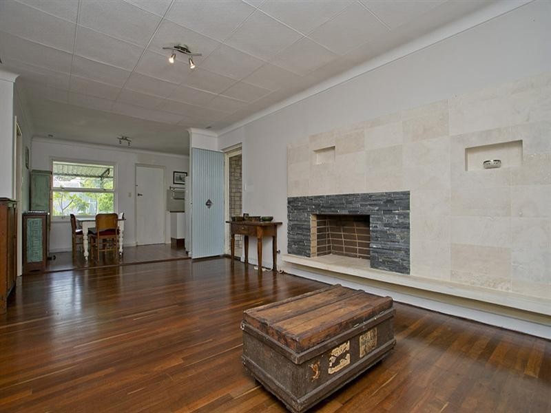 16 Hanlon Street, Hamilton Hill WA 6163