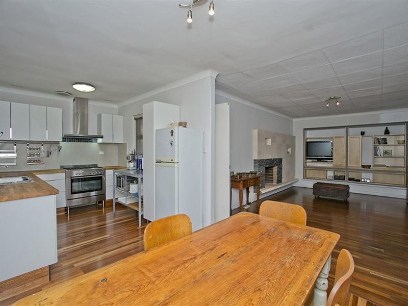 16 Hanlon Street, Hamilton Hill WA 6163