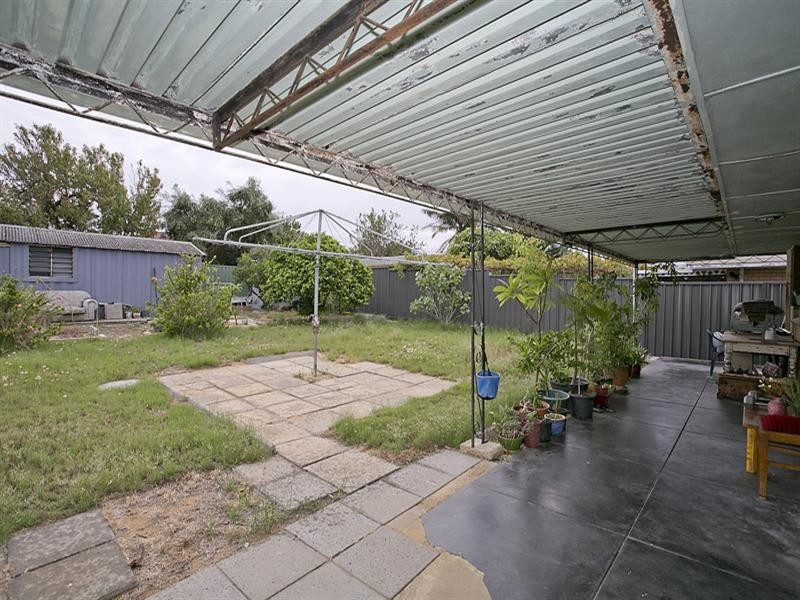 16 Hanlon Street, Hamilton Hill WA 6163