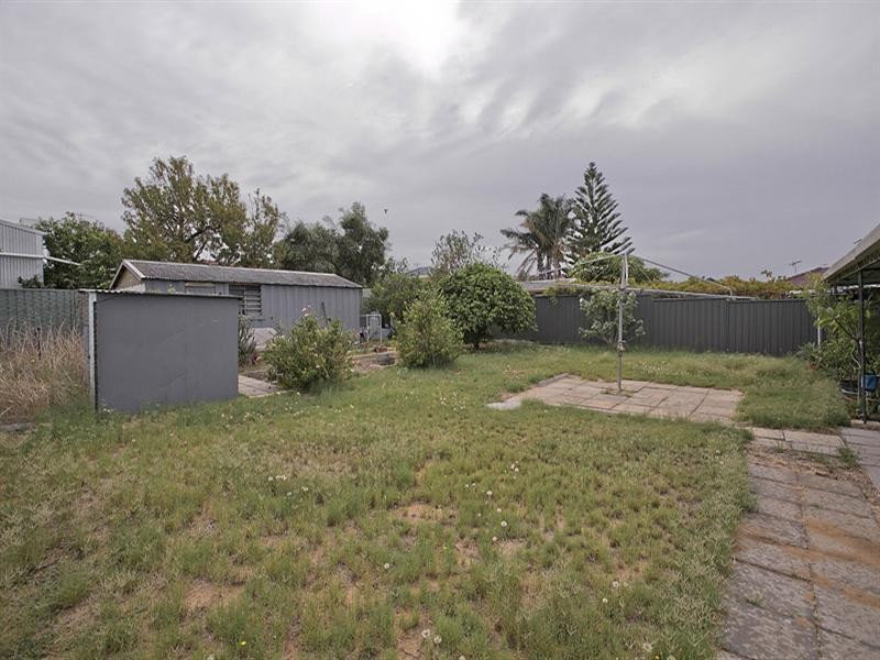 16 Hanlon Street, Hamilton Hill WA 6163