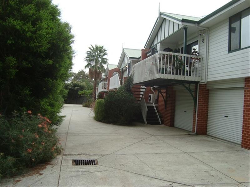 2/30 Montreal Road, Woodbridge WA 6056