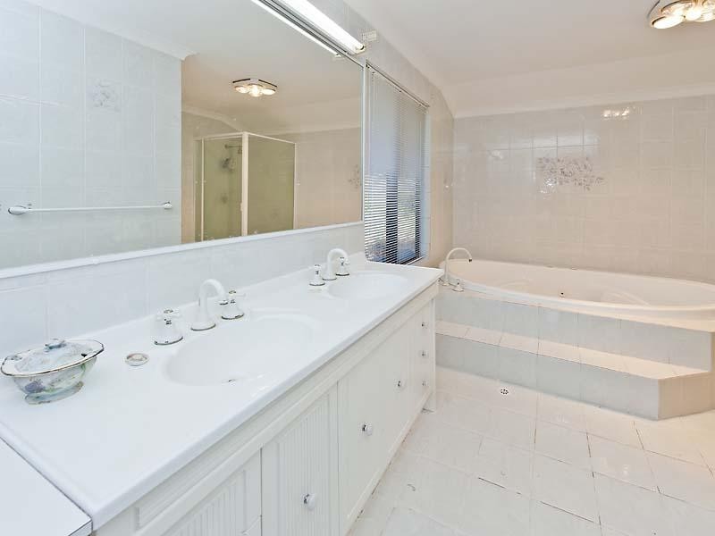 2 Sunset Hill Road, Swan View WA 6056