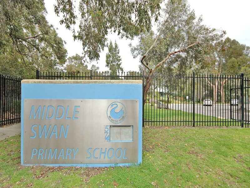 4 Hindoo Elbow, Stratton WA 6056