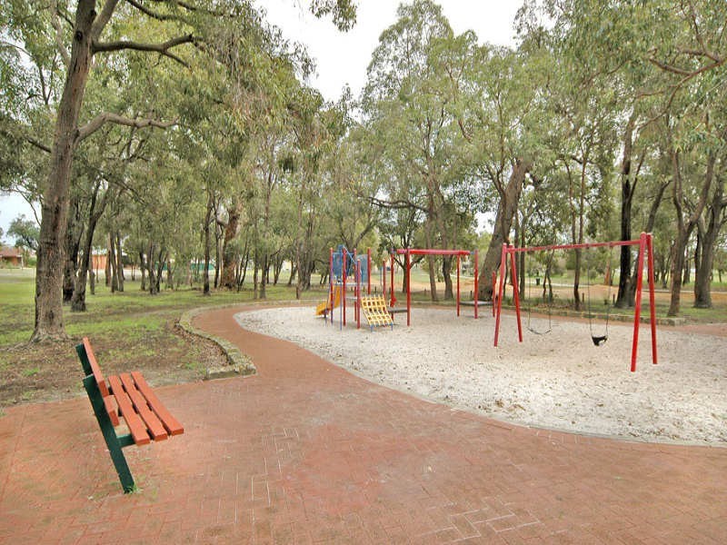 4 Hindoo Elbow, Stratton WA 6056