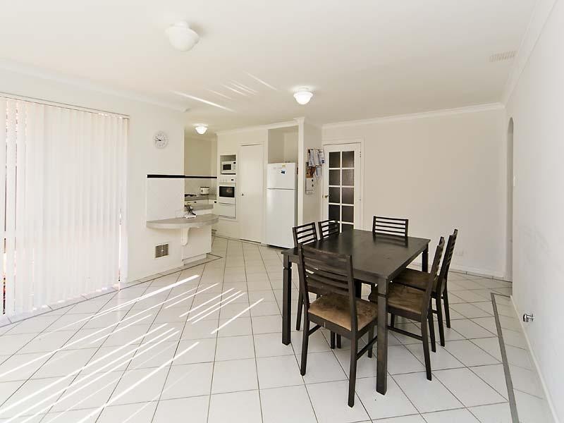 2/4 Norn Close, South Guildford WA 6055