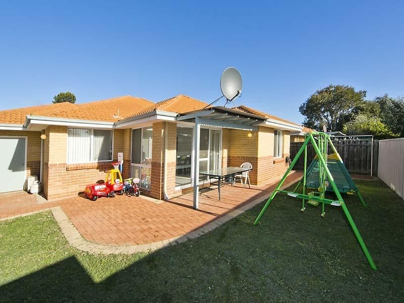 2/4 Norn Close, South Guildford WA 6055