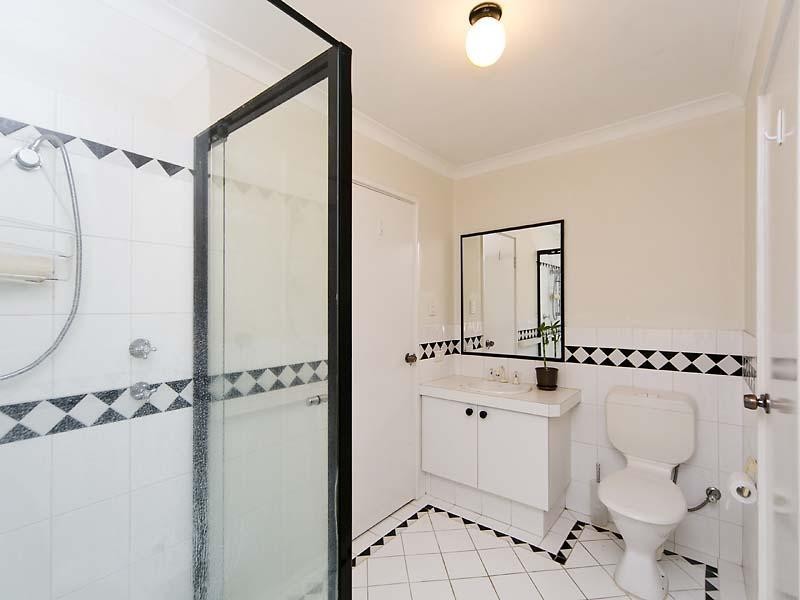 2/4 Norn Close, South Guildford WA 6055