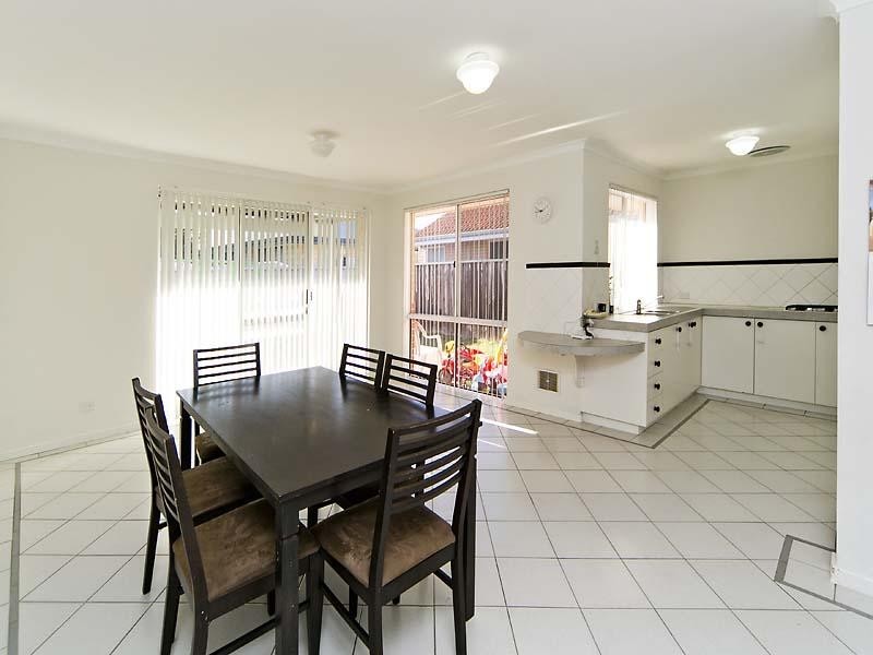 2/4 Norn Close, South Guildford WA 6055