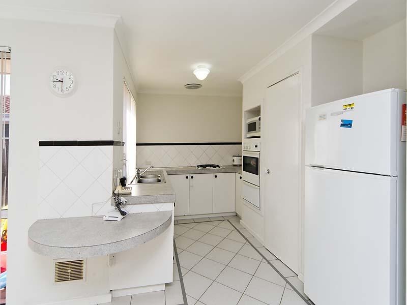2/4 Norn Close, South Guildford WA 6055