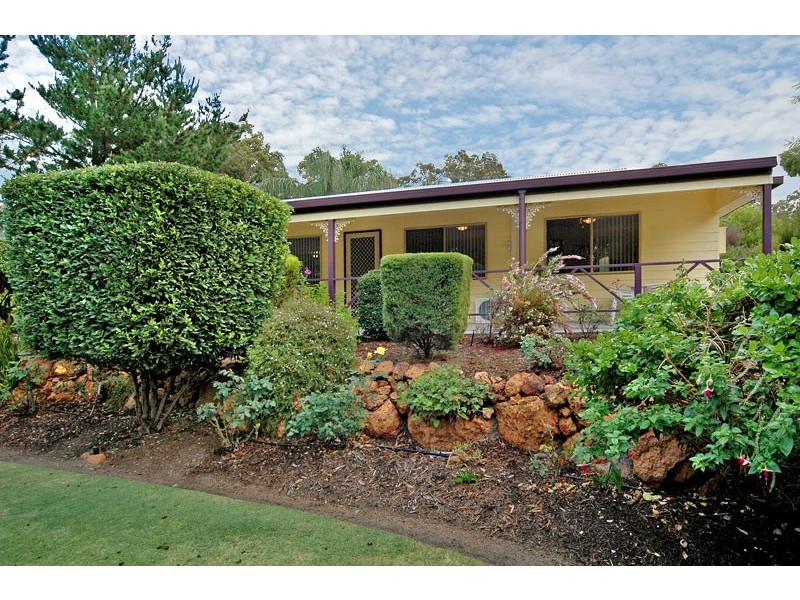 4 Darkan Street, Mundaring WA 6073