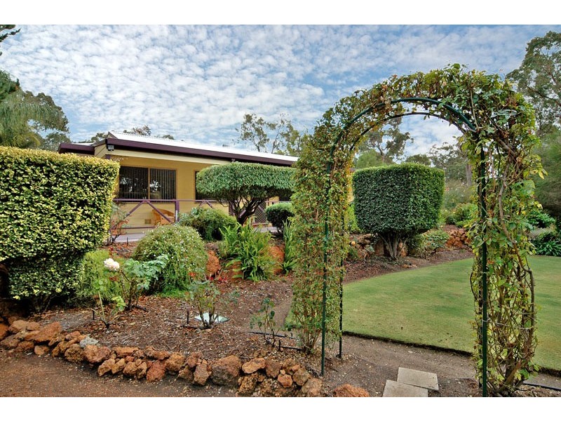 4 Darkan Street, Mundaring WA 6073