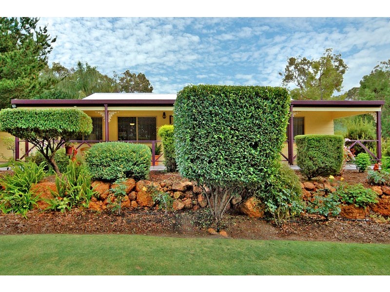 4 Darkan Street, Mundaring WA 6073