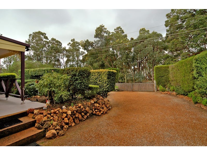 4 Darkan Street, Mundaring WA 6073