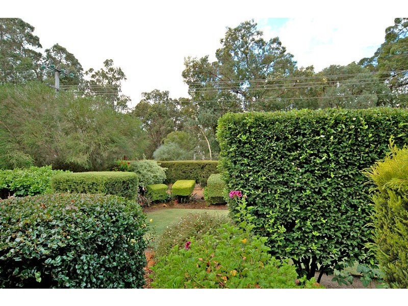 4 Darkan Street, Mundaring WA 6073