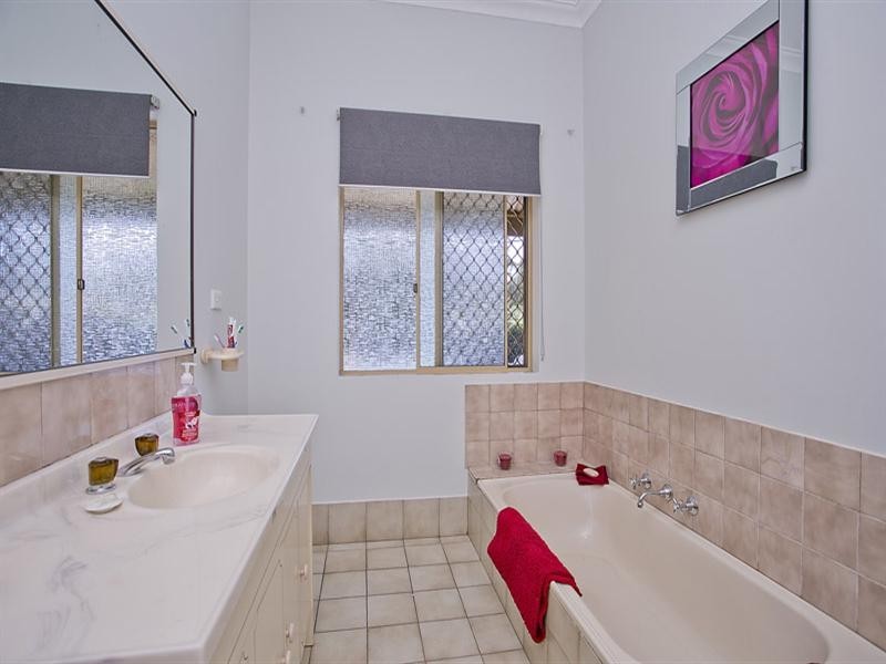 22 Wooloomooloo Road, Greenmount WA 6056