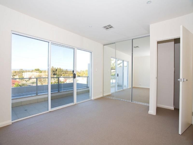 1/125 Military Road, Henley Beach South SA 5022