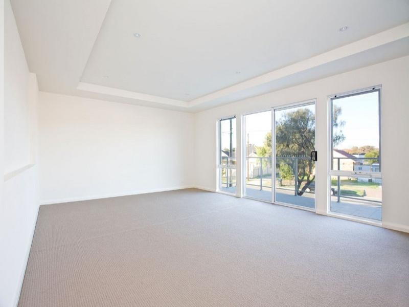 1/125 Military Road, Henley Beach South SA 5022
