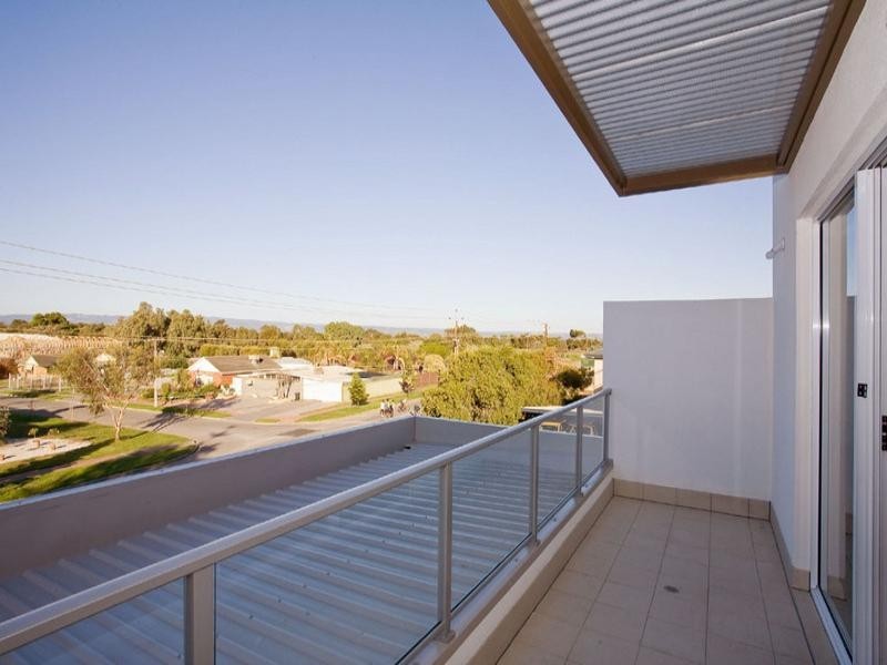 1/125 Military Road, Henley Beach South SA 5022