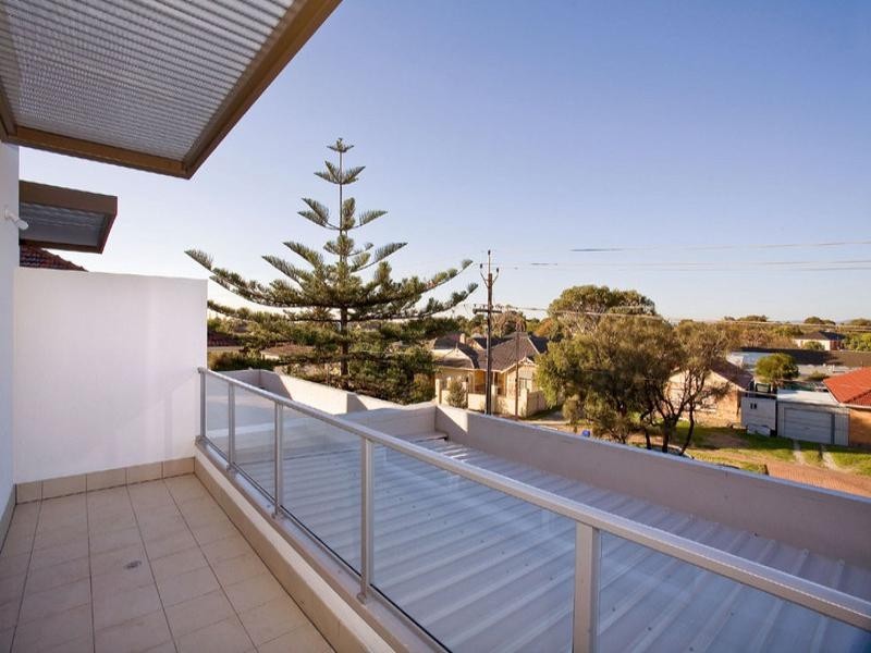 1/125 Military Road, Henley Beach South SA 5022