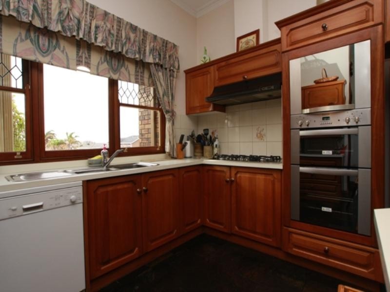 11 Tennyson Heights Court, Tennyson SA 5022