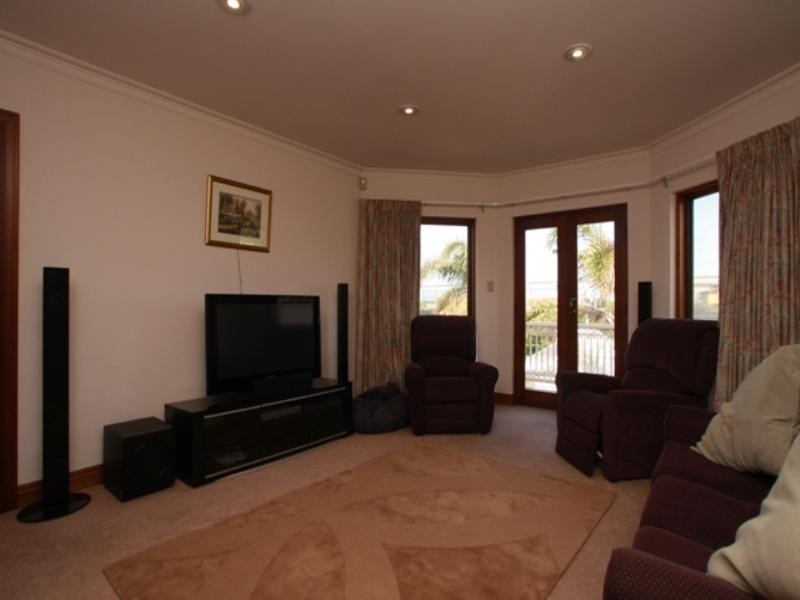 11 Tennyson Heights Court, Tennyson SA 5022