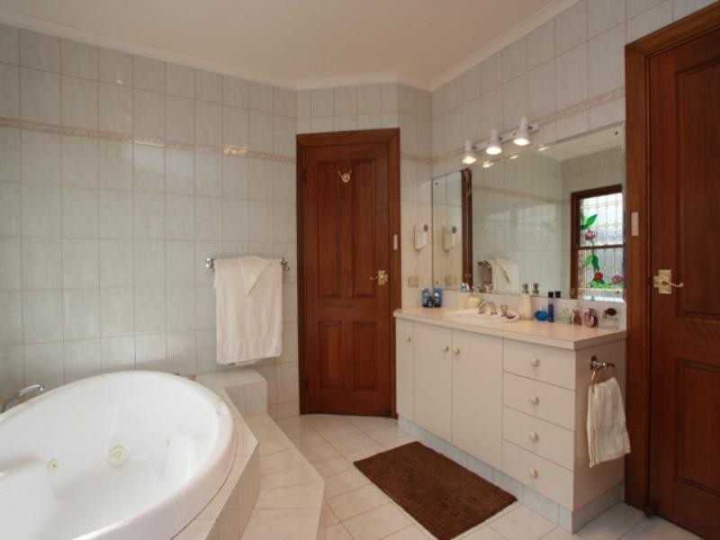 11 Tennyson Heights Court, Tennyson SA 5022