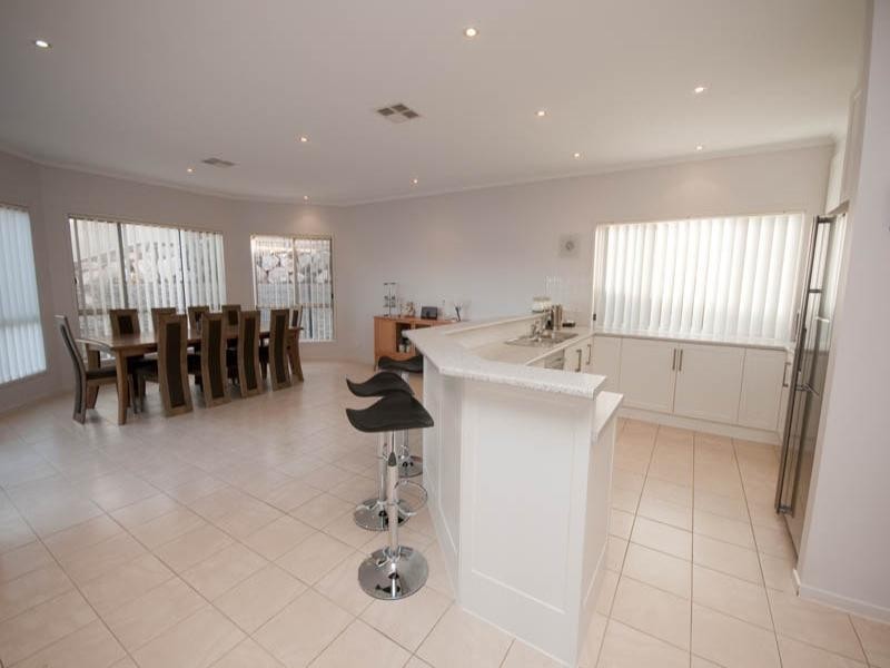 14 Edithburgh Avenue, Seaford Rise SA 5169