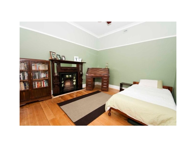 18 Ebor Avenue, Mile End SA 5031