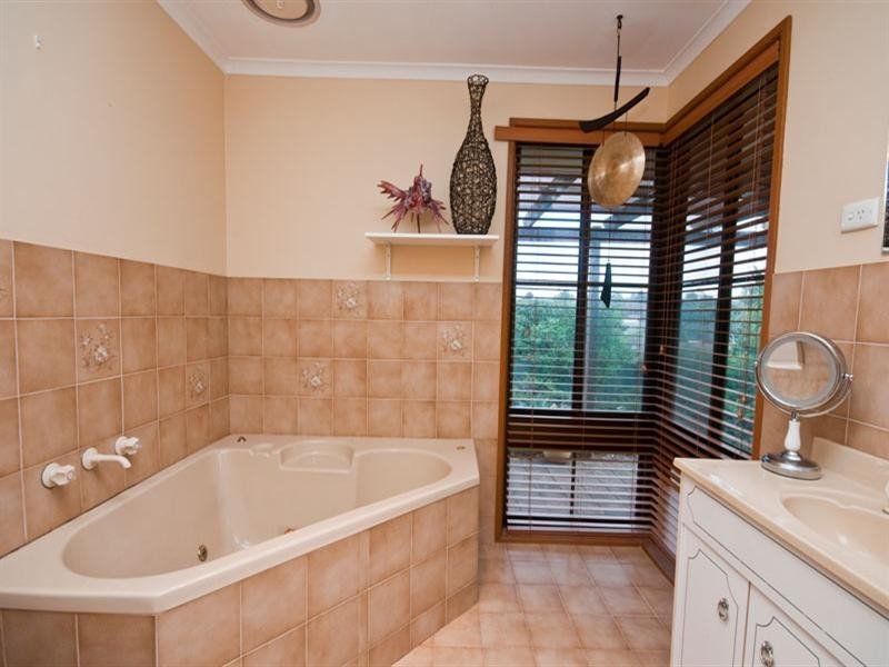 6 and 8 Poralka Crescent, Hallett Cove SA 5158