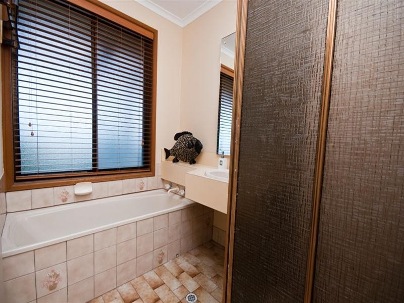 6 and 8 Poralka Crescent, Hallett Cove SA 5158