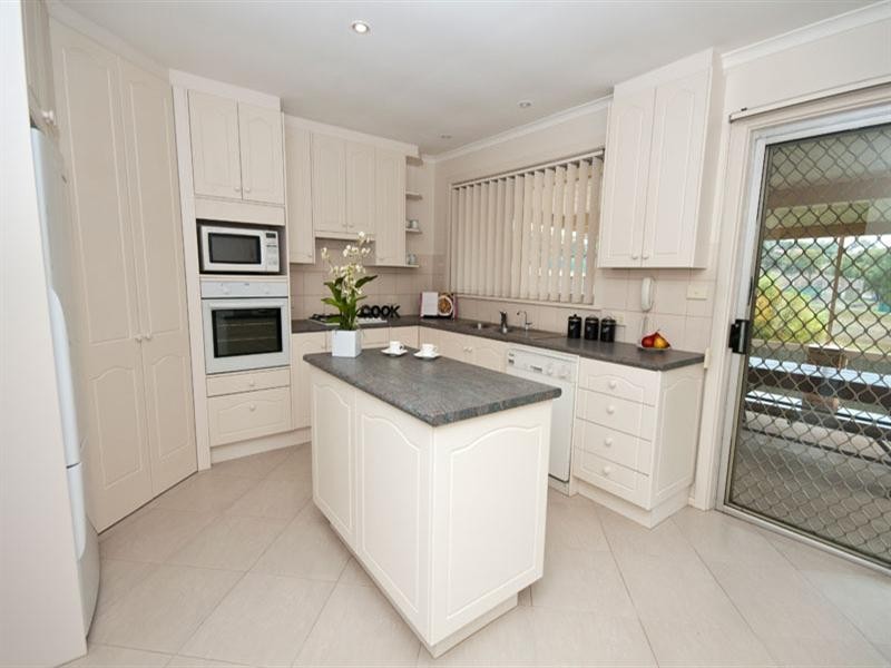 11 Rainbow Street, Hallett Cove SA 5158