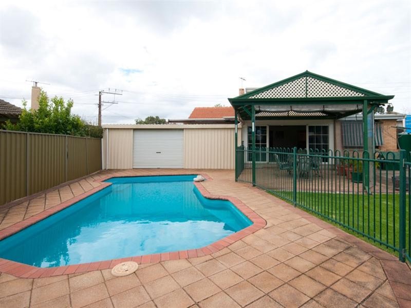 17 HMAS Australia Road, Henley Beach South SA 5022