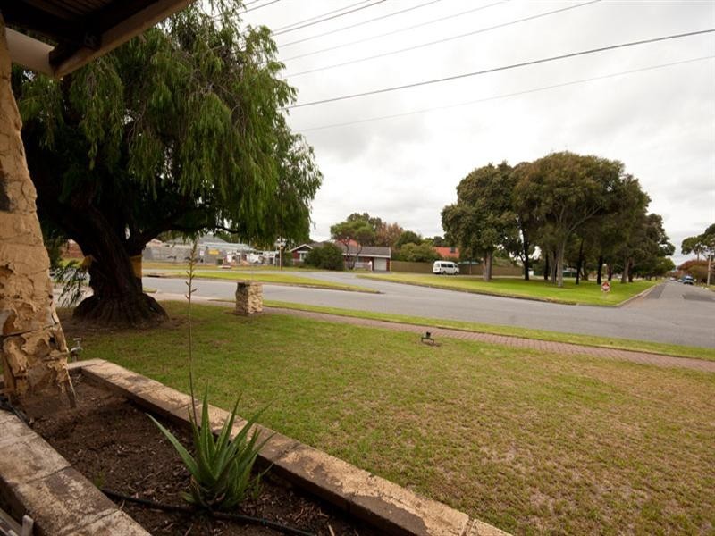 17 HMAS Australia Road, Henley Beach South SA 5022