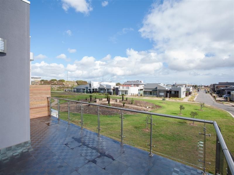 2/68 Franklin Avenue, Mawson Lakes SA 5095