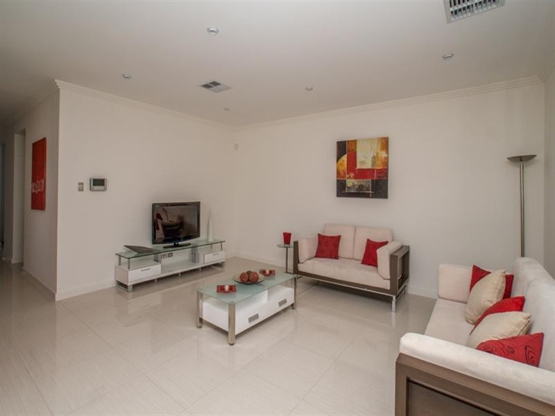 2A Lawrie Street, Henley Beach SA 5022