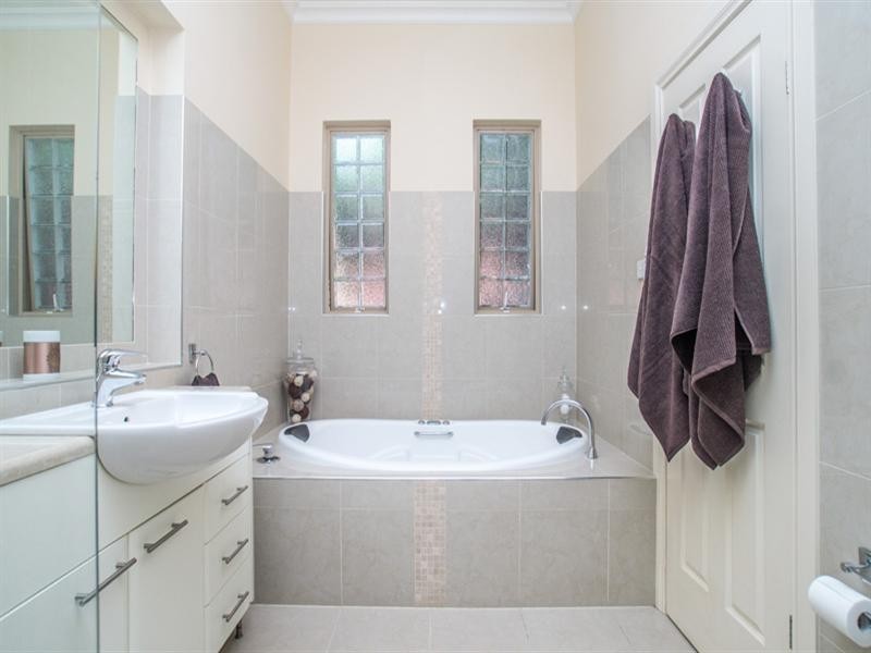 27 Welland Avenue, Welland SA 5007