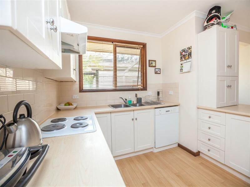 15 Fraser Avenue, Happy Valley SA 5159
