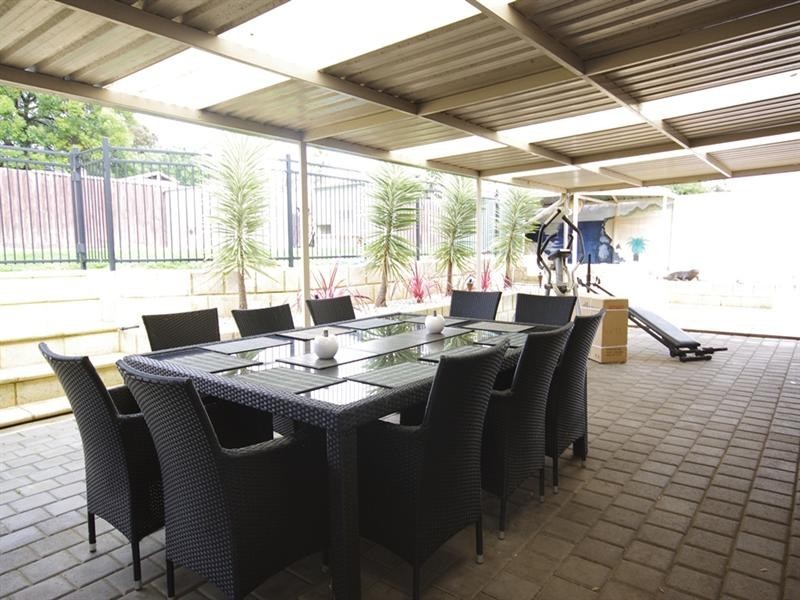 36 Calvert Way, Girrawheen WA 6064