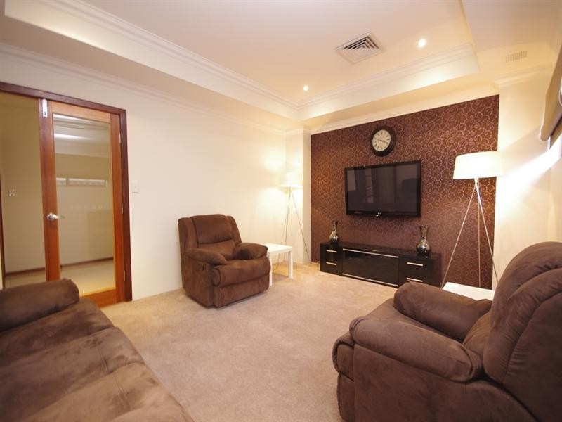 477 Kingsway, Landsdale WA 6065