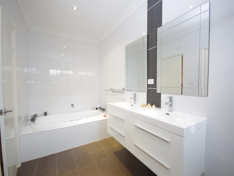 477 Kingsway, Landsdale WA 6065