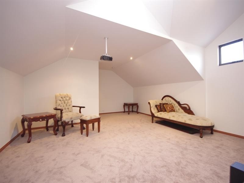 477 Kingsway, Landsdale WA 6065