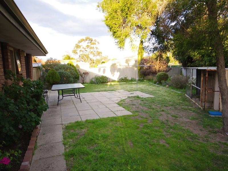 10 Reeves Court, Westminster WA 6061