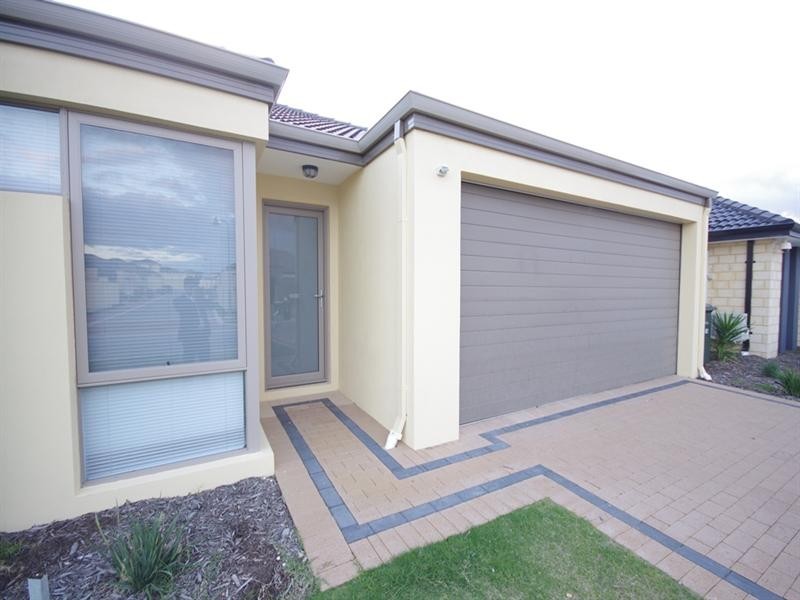 16 Hoypoy Gardens, Darch WA 6065