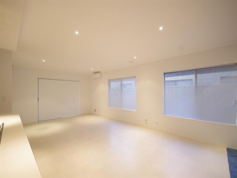 16 Hoypoy Gardens, Darch WA 6065