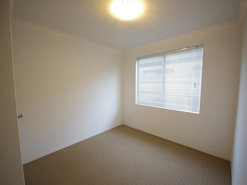 16 Hoypoy Gardens, Darch WA 6065