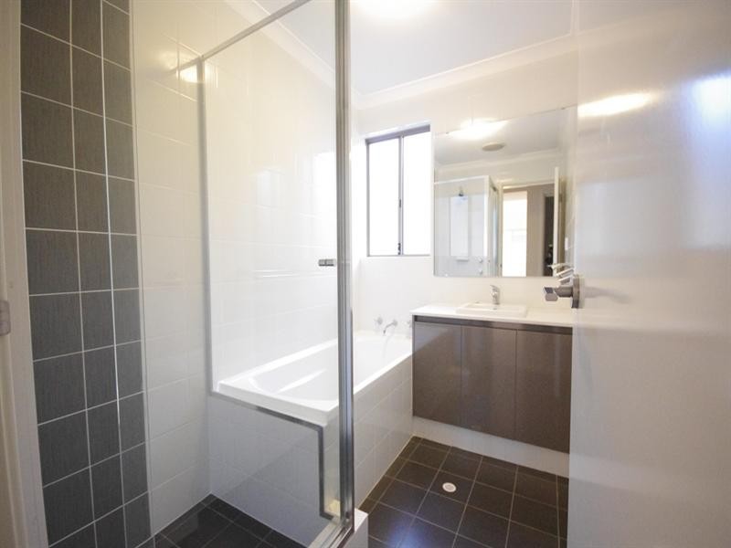 16 Hoypoy Gardens, Darch WA 6065