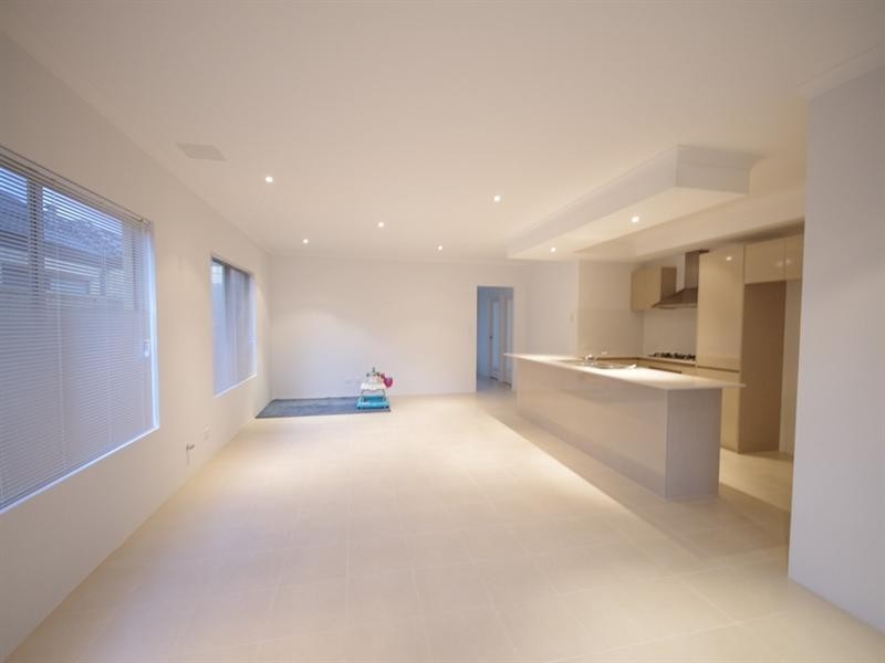 16 Hoypoy Gardens, Darch WA 6065