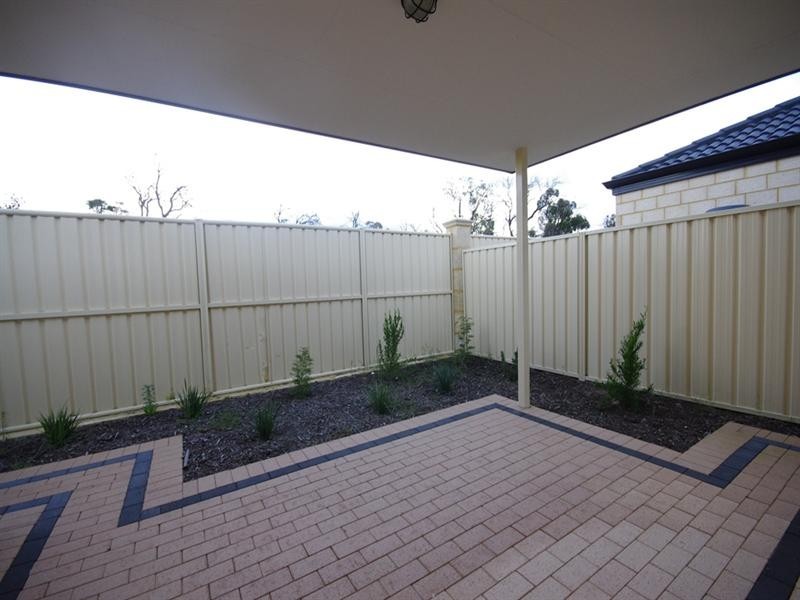 16 Hoypoy Gardens, Darch WA 6065